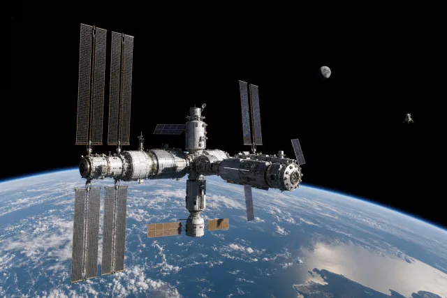 Station orbitale réaliste au-dessus de la Terre avec la Lune en arrière-plan